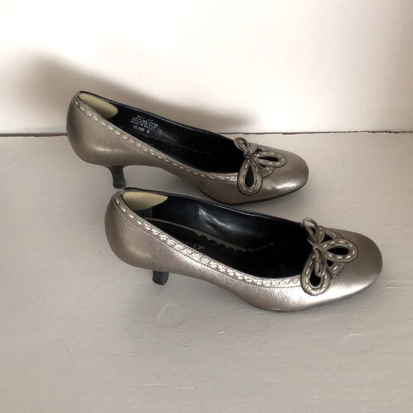 Franco Sarto leather kitten heels, size 6. - Picture 3 of 8